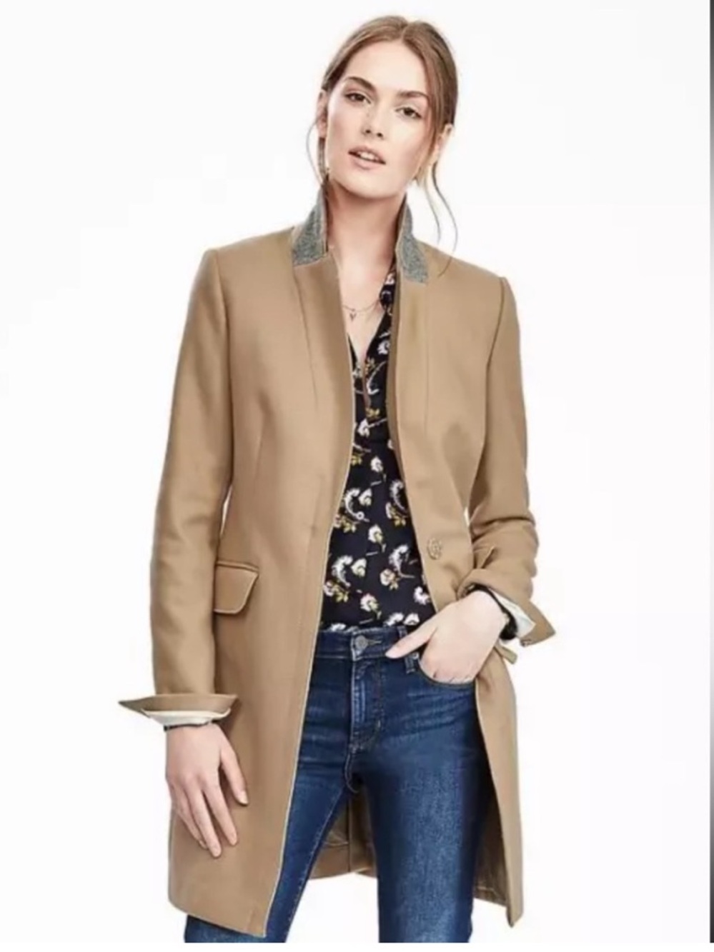 Banana Republic Melton Top Coat in tan. Size: 6. Gorgeous! Pristine!